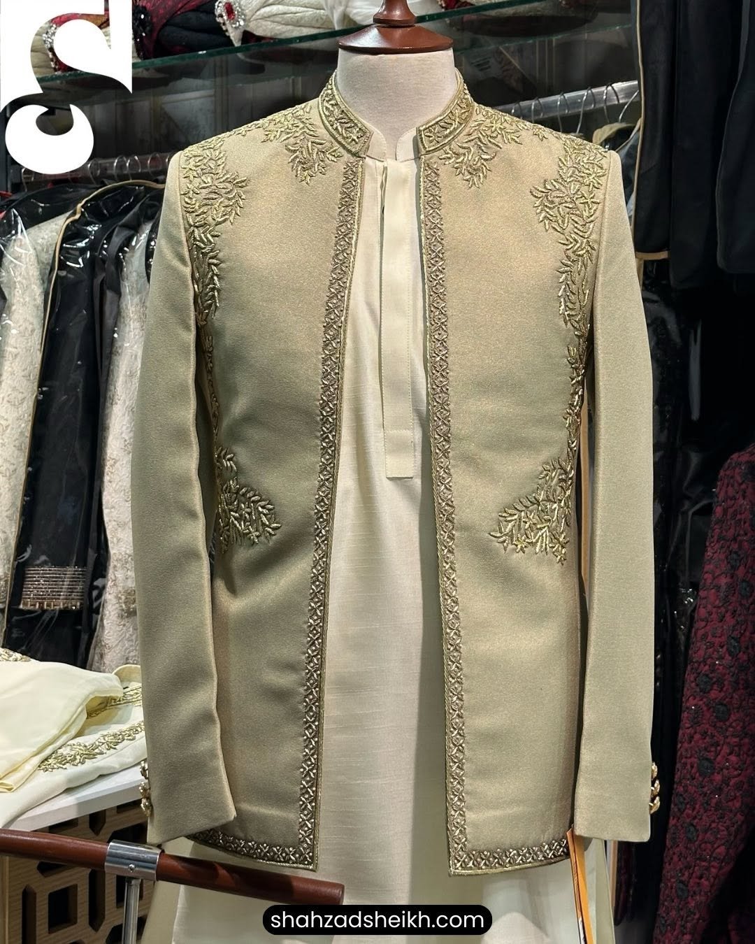 Cheeku Gold Royale Hand-Embroidered Prince Coat – Jamawar | PC-0184 - Image 2